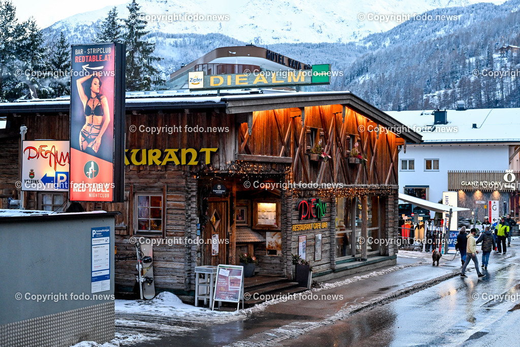 Oesterreich_ Tirol_ Soelden_ 26.01.2025-43 | 26.01.2025,Tirol, AUT, Soelden, im Bild Themenbild, Stadtansichten, Ski, Skifahren, Skiurlaub, Skifahrer, Urlauber, Touristen, Skitouristen, Apre Ski, Rent Ski, Sport, Geschaeft, Shop, Hotel, Bahn, Bergbahn, Gondel, Skibus, Oetztaler Alpen, Berge