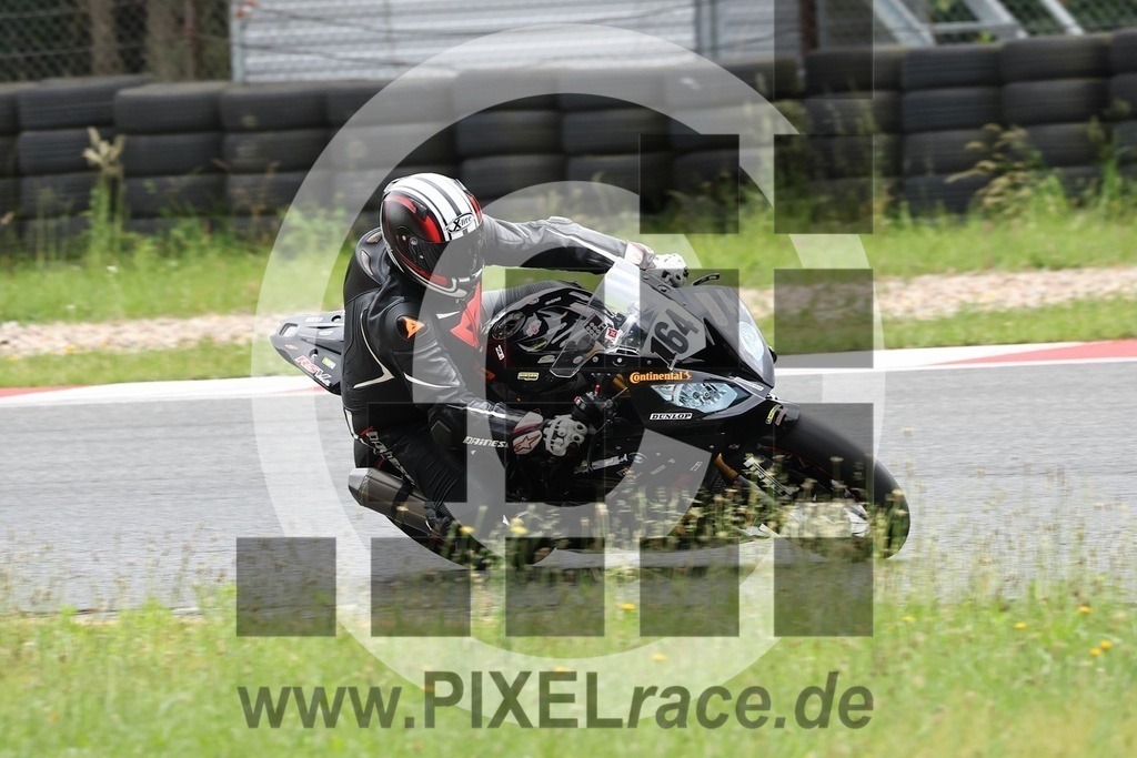 0164-20240604_34182 | Schöne Erinnerungen an spannende Momente - das festzuhalten ist unser Job. PIXELrace.de ist seit 2003 auf den Rennstrecken Europas unterwegs um die Action draußen beim Fahren und die wunderbare Stimmung imm Fahrerlager für euch einzufangen.