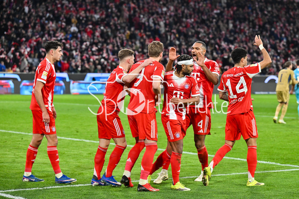FC Bayern München - TSG 1899 Hoffenheim | MUNICH, GERMANY - 08. FEBRUARY: Jubel der Bayern nach dem Treffer zum 2-1 durch Harry KANE (FC Bayern Munich 9) / Foulelfmeter während dem Bundesligamatch zwischen dem FC Bayern München und der TSG 1899 Hoffenheim am 21. Spieltag in der Allianz Arena / DFL REGULATIONS PROHIBIT ANY USE OF PHOTOGRAPHS AS IMAGE SEQUENCES AND/OR QUASI-VIDEO