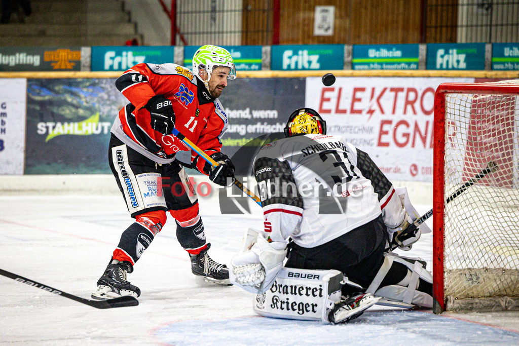 TSV Peißenberg MINERS gegen EV Dingolfing ISAR RATS | Eishockey Bayernliga Herren Vorrunde 2024/25, TSV Peißenberg MINERS gegen EV Dingolfing ISAR RATS, 20241215,Torchance Florian SIMON (MINERS 11),2024-12-15 in Peißenberg (Eisstadion Peißenberg)Florian SIMON (MINERS 11)Copyright: WolfgangxLindner