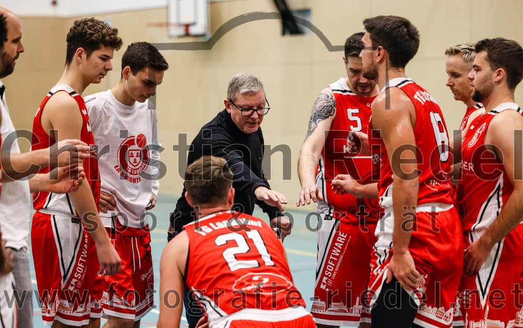 2022-12-03_070_TSV_Vaterstetten_gegen_TG_Landshut | Vaterstetten, Deutschland, 03.12.2022:
Basketball, Bayernliga Herren Südost 2022 / 2023, 7. Spieltag, TSV Vaterstetten gegen TG Landshut, Endergebnis: 71:78

 (TG Landshut, #21), Paul Ruja (TG Landshut, #5),  (TG Landshut, #19)

Foto: Christian Riedel / fotografie-riedel.net