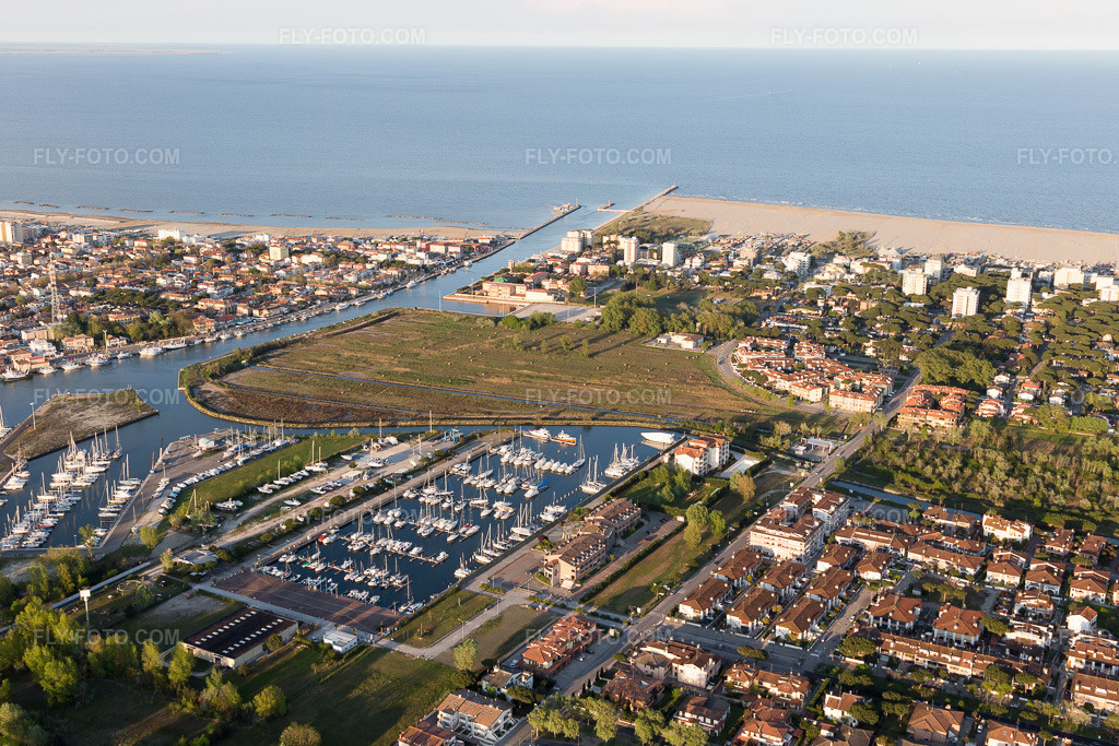 Aerial view: View of the town in Porto Garibaldi in the state Emilia Romagna, Italy.Photo: IMG_098708.jpg taken on 04/06/2017 by Werner Riehm/FLY-FOTO.comResolution of the original: 5472 x 3648 px