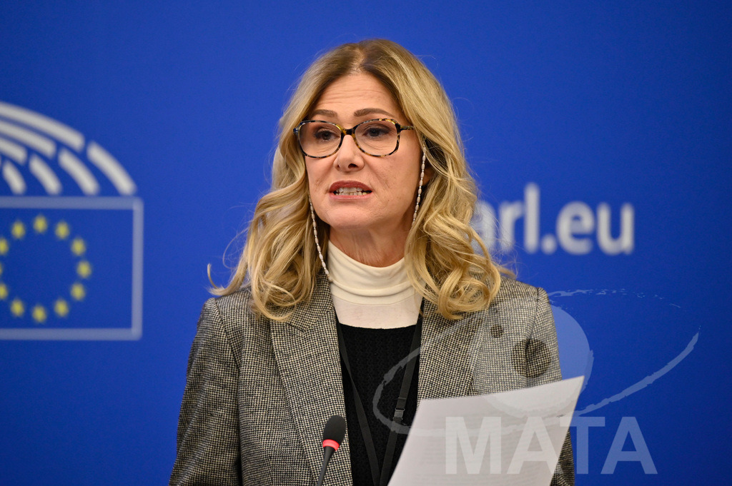 _DWI0105 | Politikerin Francesca Donato bei einer Pressekonferenz zum Thema 'Alarmierende Statistiken zu den Folgen des COVID-Lockdowns' im Europäischen Parlament. Straßburg, 18.01.2023 - Realisiert mit Pictrs.com