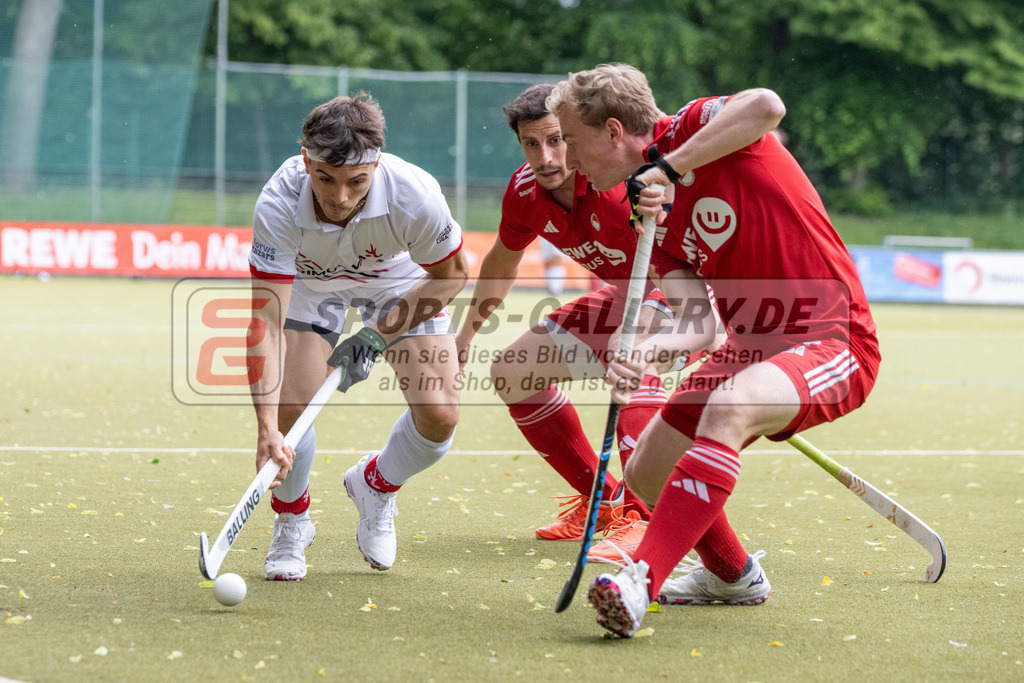 SFE_20250524_0061 | Köln, Deutschland, 24.05.2025:  Hockey 1. Bundesliga Herren Rot-Weiss Köln - Mannheimer THC im KTHC Stadion Rot-Weiss Köln Tennis and Hockey Club am 24.05.2025 in Köln, Deutschland. (Foto von Stephan Fehrmann)Köln, Germany, 24.05.2025: Hockey 1. Bundesliga Herren Rot-Weiss Köln - Mannheimer THC in KTHC Stadion Rot-Weiss Köln Tennis and Hockey Club at 24.05.2025 in Köln, Deutschland. (Foto from Stephan Fehrmann)