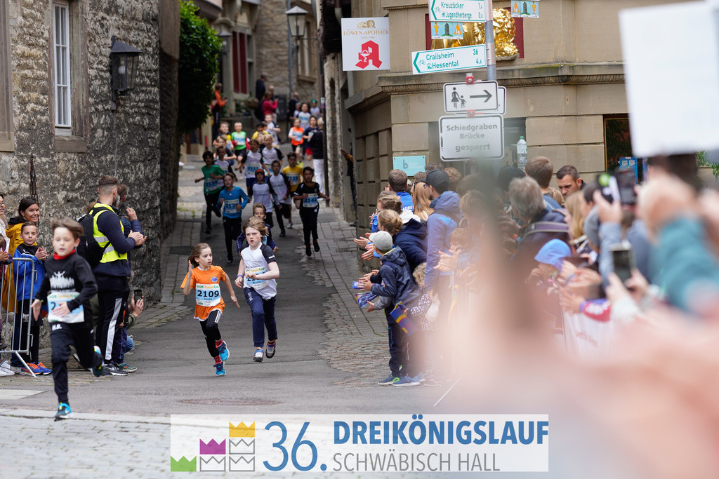 AOK Junior Cup 400m | 3Königslauf 2022 AOK Junior Cup 400m - Realisiert mit Pictrs.com