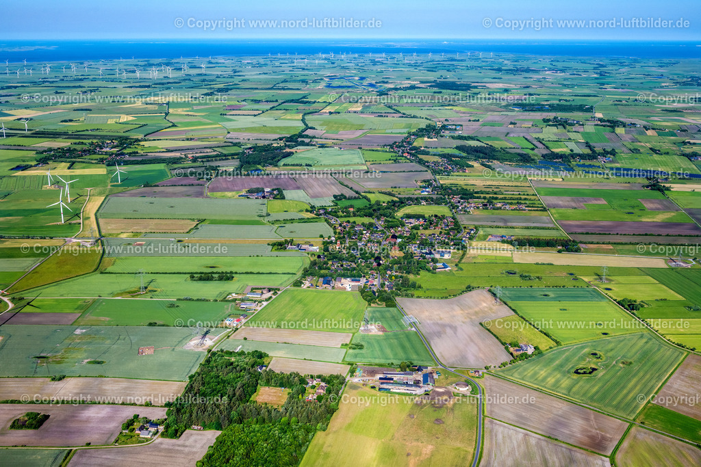 Braderup_ELS_7819100623 | BRADERUP 10.06.2023 Strukturen auf landwirtschaftlichen Feldern in Braderup im Bundesland Schleswig-Holstein, Deutschland. // Structures on agricultural fields in Braderup in the state Schleswig-Holstein, Germany. Foto: Martin Elsen