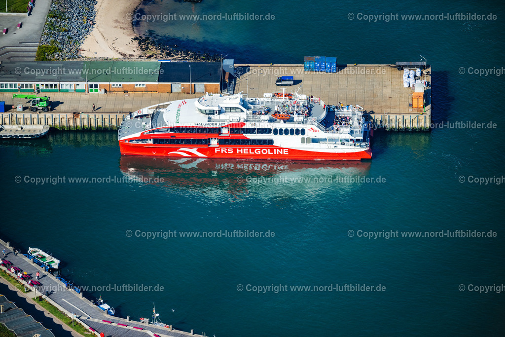Cuxhaven_Halunder_Jet_FRS_Fähren_ELS_4139280824 | CUXHAVEN 28.08.2024 Fahrt eines Fähr- Schiffes " Katamaran Halunder Jet der FRS Reederei" in Cuxhaven Hafen Alte Liebe im Bundesland Niedersachsen, Deutschland. // Travel of a ferry ship "Katamaran Halunder Jet der FRS Reederei" in Cuxhaven habour in the state Lower Saxony, Germany. Foto: Martin Elsen