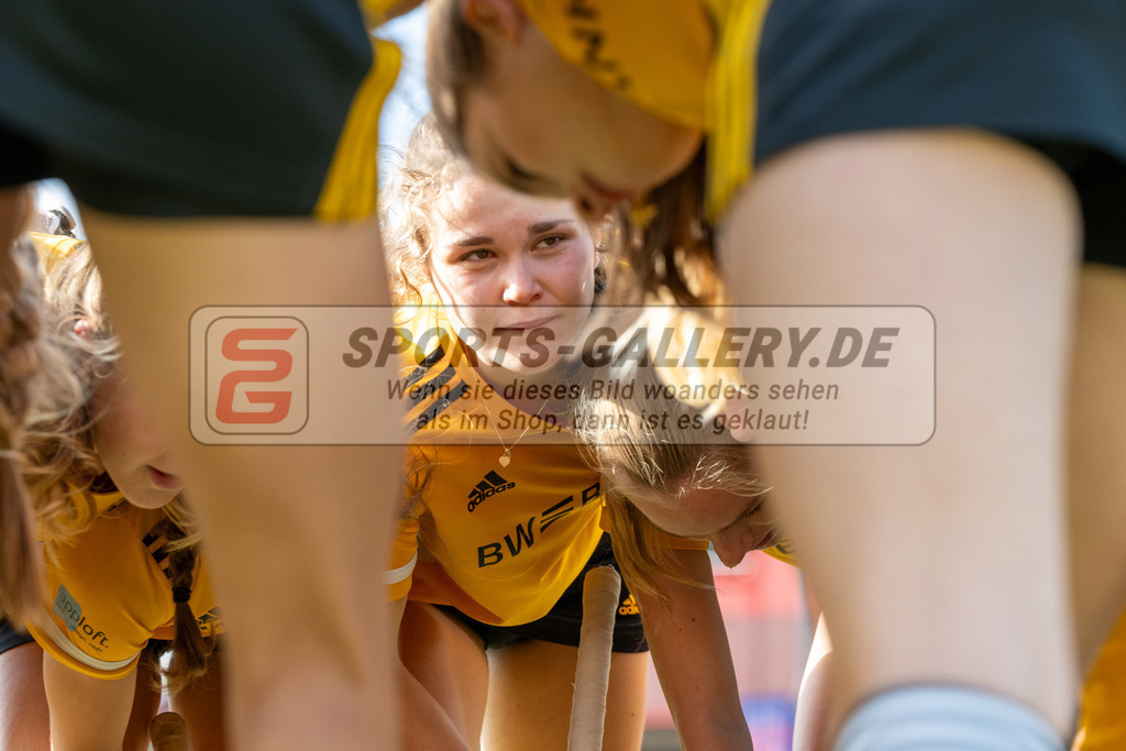 SFE_20231021_0073 | Deutsche Meisterschaft Weibliche U16 Halbfinale Düsseldorfer HC - Harvestehuder THC am 21.10.2023 in Köln (Düsseldorfer Hockeyclub 1905 e.V.), Photo: Stephan Fehrmann 2023 (Sports-Gallery)
