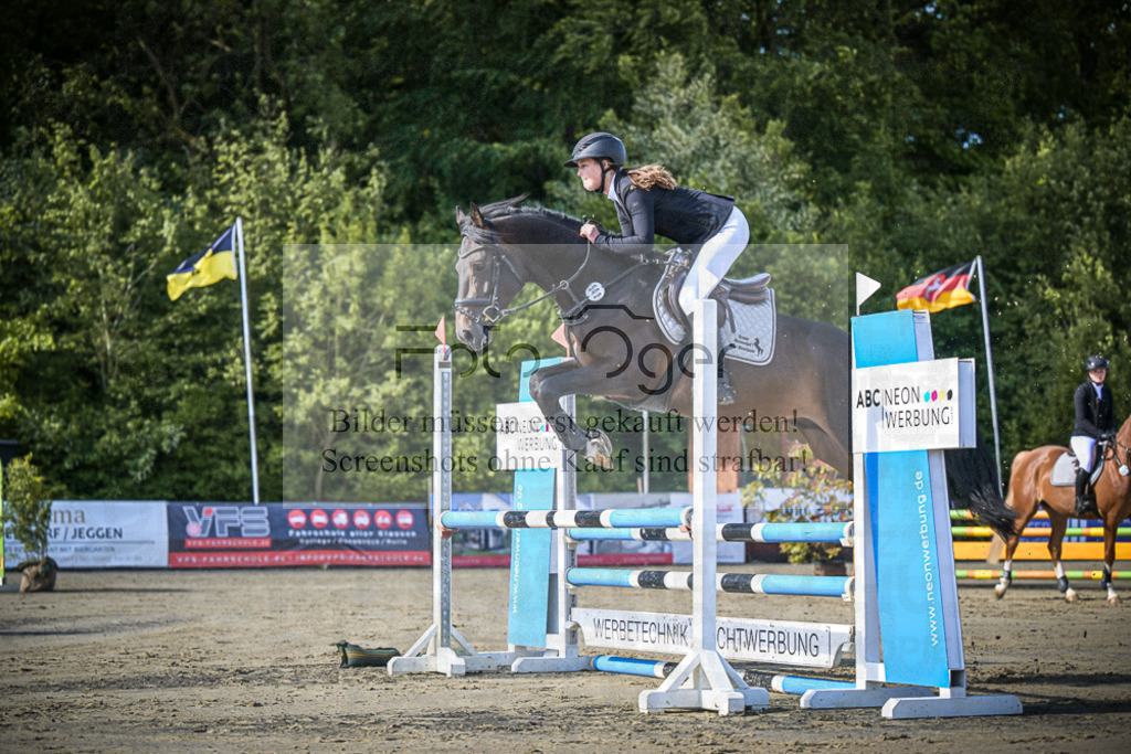 DOS_7656 | Entdecke hochwertige Reitturnierfotos von Foto Oger. Professionell, emotional und authentisch – jetzt Lieblingsmomente im Shop bestellen.Deutschlandweite Turnierfotografie. - Realisiert mit Pictrs.com
