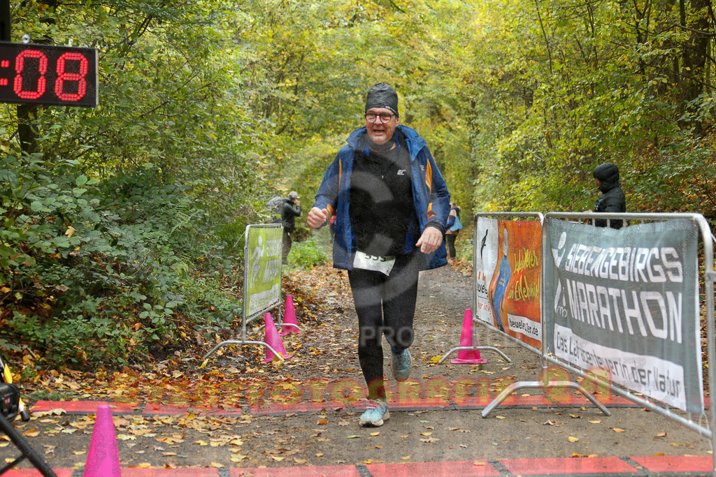 251026_1328_EX1_3536 | Sportfotografie im Rhein-Sieg Kreis, Köln, Bonn, NRW, Rheinland Pfalz, Hessen, etc. Unser Tätigkeitsfeld umfasst den Laufsport vom Volkslauf über den Marathon, Duathlon, Triathon bis zum Ultralauf wie Kölnpfad Ultra oder Schindertrail.