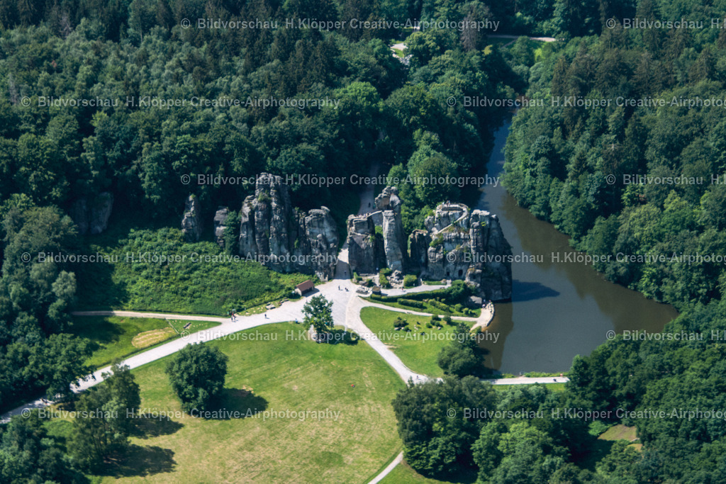 Externsteine Teutoburger Wald -5834 | Luftbilder und professionelle Luftbildfotografie als Digitaldatei oder hochwertiger Print: Leinwand, Alu‑Dibond, Acrylglas, Poster oder Download im Shop. - Realisiert mit Pictrs.com