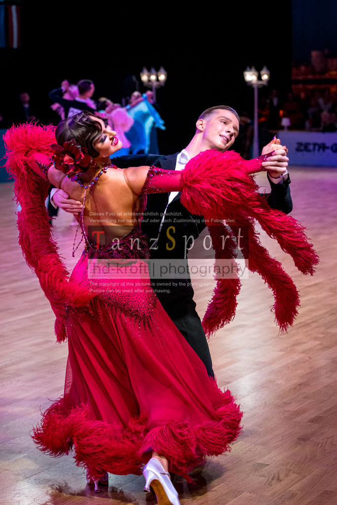 20251212_WDSF_World_Ch_Cup_RS-Std_0835-2 | Tanzsportbilder, Standardtanz, Lateintanz, WDSF, DTV, LTVB, dancecomp, goc, hessen tanzt, blaues band der spree, walzer, tango, wiener walzer, slowfox, quickstepp, samba, rumba, cha-cha-cha, paso doble. jive, hd-kroft photography, turniertanzsport