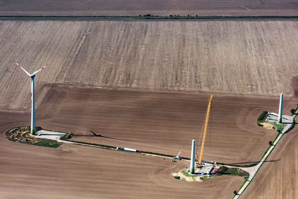 dr_0013610.jpg | ZöRBIG 07.09.2016 Baustelle zur Windrad- Turm Montage der Firma Enercon in Zörbig im Bundesland Sachsen-Anhalt. // Construction site for wind turbine installation of the company Enercon in Zoerbig in the state Saxony-Anhalt. Foto: Daniel Reiter