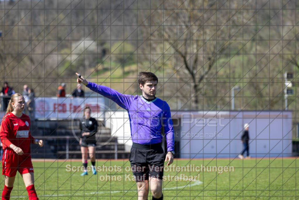 20250406_140225_0019 | #,1.FC Donzdorf (rot) vs. SV Jungingen (schwarz), Fussball, Frauen-Verbandsliga Württemberg, 16. Spieltag, Saison 2024/2025, Rasenplatz Lautertal Stadion, Süßener Straße 16, 73072 Donzdorf, 06.04.2025 - 13:00 Uhr,Foto: PhotoPeet-Sportfotografie/Peter Harich