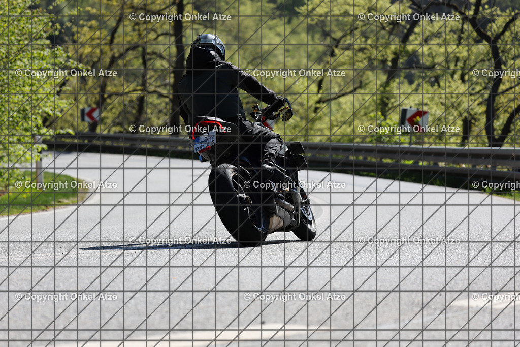 IMG_8419 | Fotograf am Kyffhäuser. Onkel Atze. Kyffhäuser Rennstrecke. Café36. Motorsportfotografie. - Realisiert mit Pictrs.com
