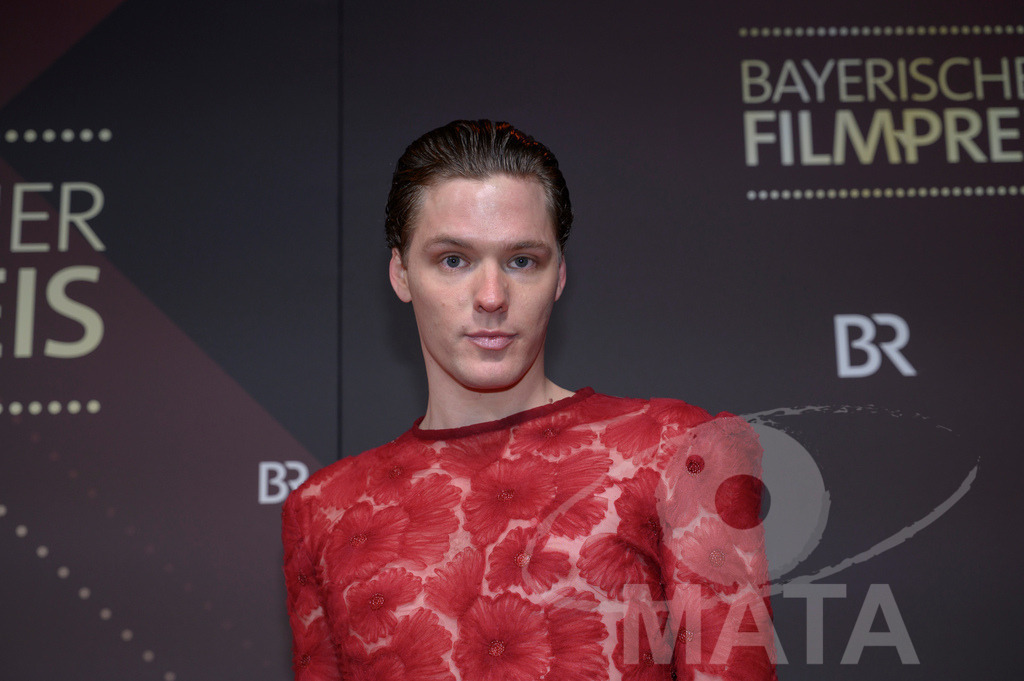 _DWI4705 | Til Schindler bei der Verleihung des 47. Bayerischen Filmpreises 2026  im Prinzregententheater. München, Deutschland. Der Bayerische Filmpreis wird seit 1979 von der Bayerischen Staatsregierung verliehen, um die Bedeutung des Kinofilms als Kulturgut herauszustellen - Realisiert mit Pictrs.com