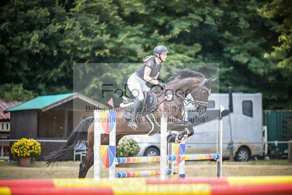 DOS_8112 | Entdecke hochwertige Reitturnierfotos von Foto Oger. Professionell, emotional und authentisch – jetzt Lieblingsmomente im Shop bestellen.Deutschlandweite Turnierfotografie. - Realisiert mit Pictrs.com