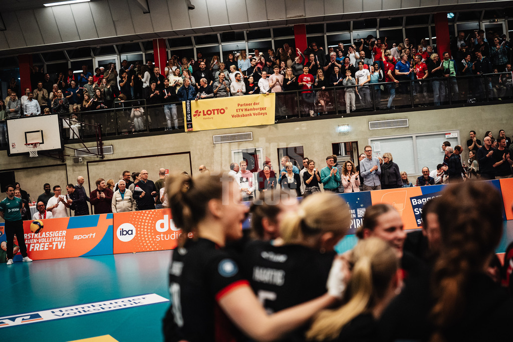 Volleyball | Frauen | Saison 2025/2026 | Volleyball Bundesliga | ETV Hamburger Volksbank Volleys vs. Ladies in Black Aachen | 29.10.2025 | Die volle Halle am Lokstedter Steindamm, Hoheluft