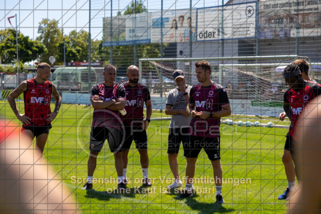 20250629_124314_2328 | #,1.Göppinger SV, Fussball, Oberliga BW - Trainingsauftakt, Saison 2025/2026, Rasensportplatz Stadion SV Göppingen, Hohenstaufenstr. 116, 73033 Göppingen, 29.06.2025 - 10:30 Uhr,Foto: PhotoPeet-Sportfotografie/Peter Harich