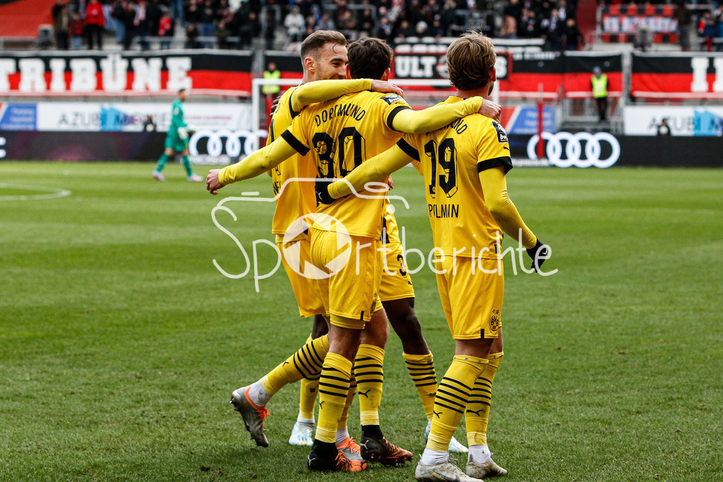 FC Ingolstadt - Borussia Dortmund Amateure | Dortmund jubelt ueber den Treffer zum 0-1 durch Justin NJINMAH (BVB #11) / DFL REGULATIONS PROHIBIT ANY USE OF PHOTOGRAPHS AS IMAGE SEQUENCES AND/OR QUASI-VIDEO