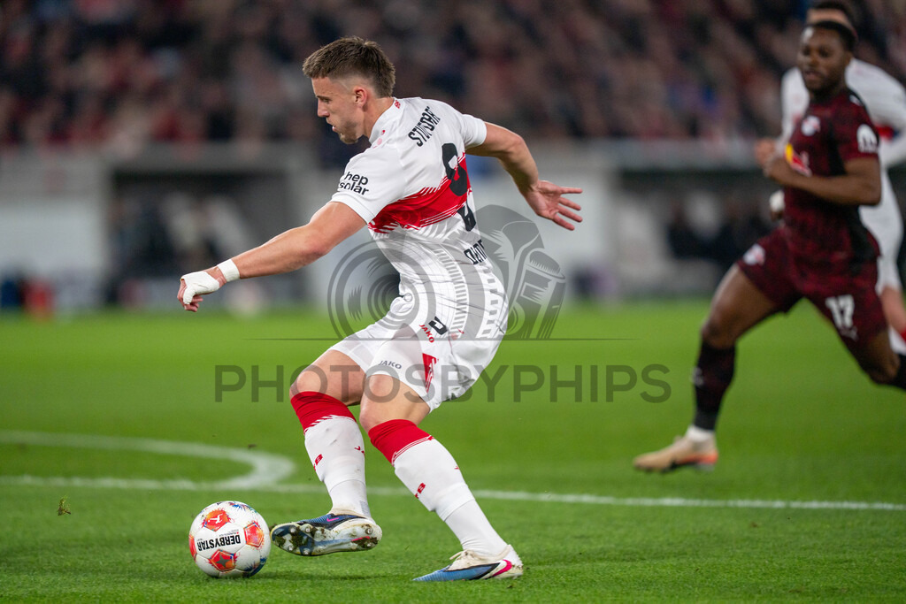 VfB Stuttgart vs. RB Leipzig, Fussball, 1. Bundesliga, 26. Spieltag, 15.03.2026 | Ermedin Demirovic (VfB Stuttgart, #09) im Dribbling,VfB Stuttgart vs. RB Leipzig, Fussball, 1. Bundesliga, 26. Spieltag, 15.03.2026Foto: photosbyphips/Philip Ziegler