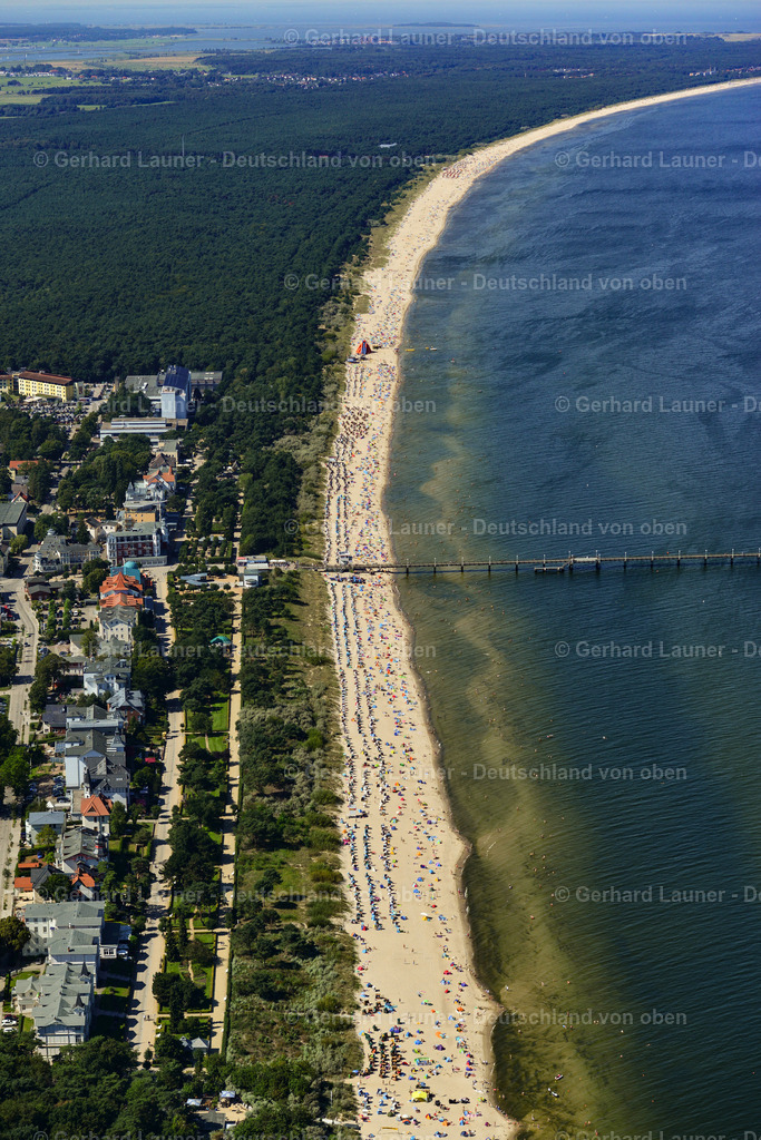 3637713 | ZINNOWITZ 25.08.2016 Sand und Strand- Landschaft an der Seebrücke Zinnowitz mit Tauchgondel an der Straße Strandpromenade in Zinnowitz auf der Insel Usedom im Bundesland Mecklenburg-Vorpommern. // Sand and beach landscape on the pier Zinnowitz on street Strandpromenade in Zinnowitz on the island of Usedom in the state Mecklenburg - Western Pomerania. Foto: Gerhard Launer