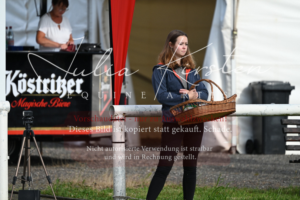 DSC_7637 | Pferde- und Turnierfotografie in Westsachsen. Pferdeportraits, Auftragszeichnungen und intuitive Kunst.