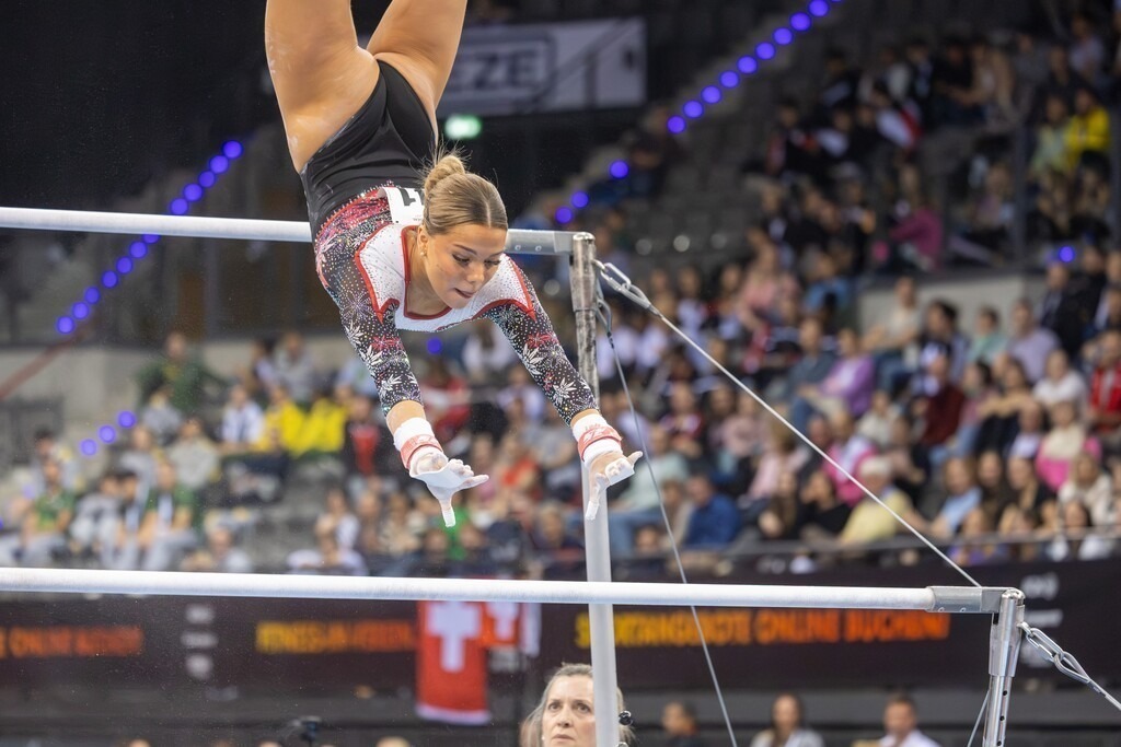 Stuttgart: DTB-Pokal 2026, Mixed-Cup | Stuttgart: DTB-Pokal 2026, Mixed-Cup***Samira Raffin (Schweiz) am Stufenbarren - Realisiert mit Pictrs.com