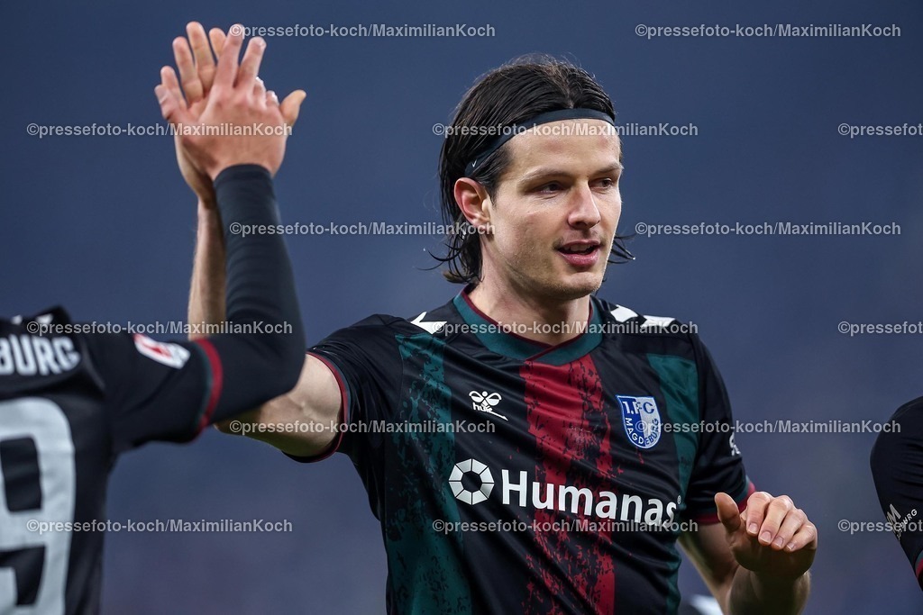 S0401022502151 | 01.02.2025, Fußball, FC Schalke 04 - 1. FC Magdeburg, 2.. Fußball Bundesliga, 20. Spieltag, Veltins-Arena Gelsenkirchen, Saison 2024 2025: Silas Gnaka (1.FC Magdeburg #25)DFB regulations prohibit any use of photographs as image sequences and or quasi-video.