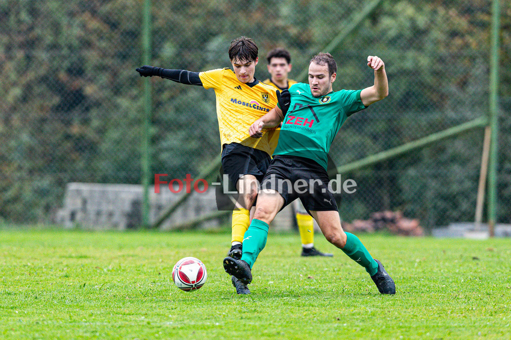 SV Wessobrunn-Haid vs TSV Schongau | Fußball A-Klasse Herren Oberbayern Zugspitze Gruppe 8, SV Wessobrunn-Haid vs TSV Schongau, 20241020,Zweikampf zwischen Benedikt LANG (Wessobrunn-Haid 3) und Sebastian HENSCHKE (TSV Schongau 4),2024-10-20 in Wessobrunn (Sportplatz Wessobrunn), Benedikt LANG (Wessobrunn-Haid 3), Sebastian HENSCHKE (TSV Schongau 4)Copyright: WolfgangxLindner www.foto-lindner.de