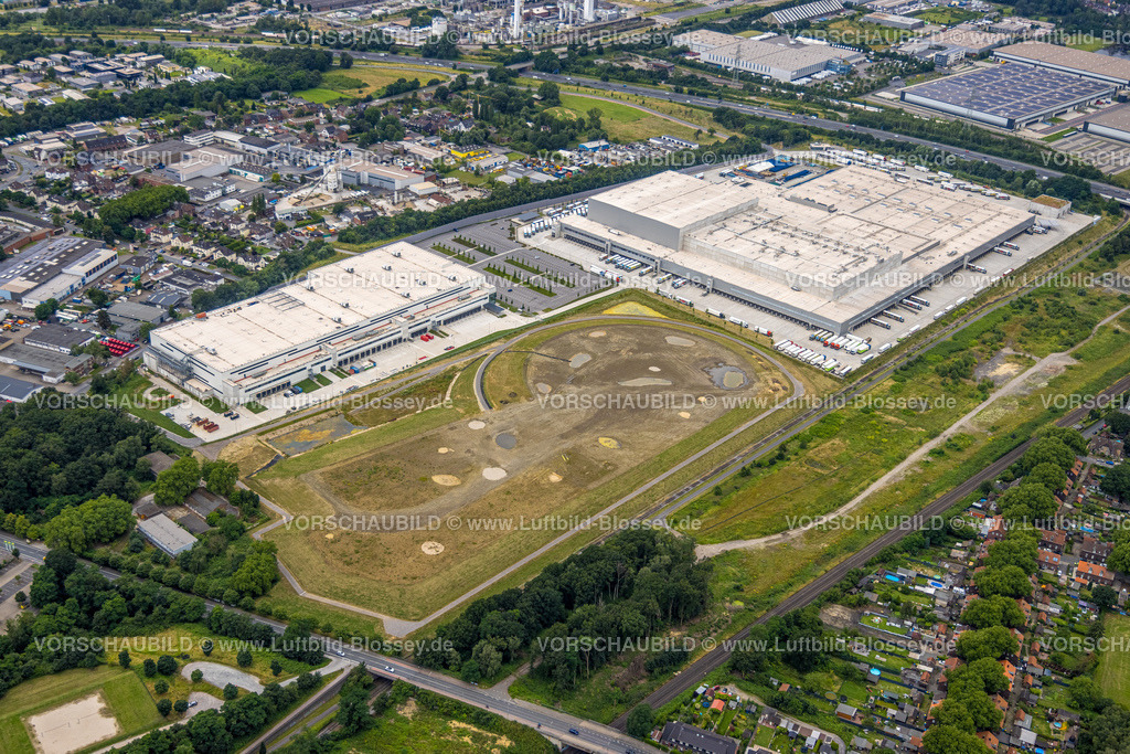 Oberhausen240701905 | Luftbild, Gewerbegebiet Schwarze Heide, Edeka Zentrallager Logistikzentrum, an der Autobahn A3, Baustelle und Picnic E-Food-Lager, Goldammerweg, hinten der Segro Logistics Park mit Logistikzentrum Geodis, Segro und Lekkerland, Waldteich, Oberhausen, Ruhrgebiet, Nordrhein-Westfalen, Deutschland