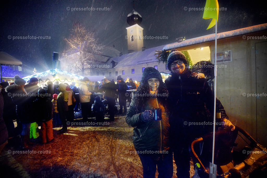 -11-news-2022-Dez10-Weihnachtsmarkt-Reutte-WTV_6486 | Info aus dem Bezirk Reutte/Ausserfern Tirol sowie eine umfangreiche Bilddatenbank über die gesamte Region: Lechtal, Talkessel Reutte, Tannheimertal, Zwischentoren. Lech, Plansee, Zugspitze, Grenztunnel, B179, Fernpassstraße, Verkehr, Lawinen, Tradition, - Realisiert mit Pictrs.com