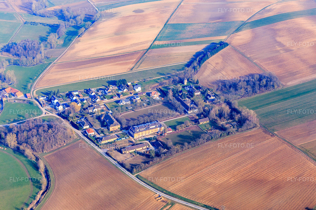 Luftbild: Ortsteil Cité des Cadres Camp von Südosten in Oberrœdern im Bundesland Bas-Rhin in Frankreich. – Foto: IMG_105375.jpg vom 25.03.2018 durch Werner Riehm/FLY-FOTO.de – Auflösung des Originals: 5472 x 3648 px