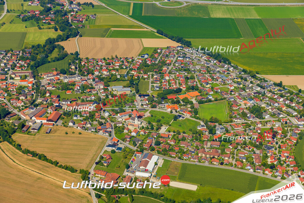 Luftaufnahme der Stadt Kirchham - Die Luftaufnahme wurde 2025 vom UL-Flugzeug heraus erstellt ( keine Drohne ) - Hochauflösende Luftaufnahme - für professionelle Ausdrucke geeignet. Die Geschenkidee !Mit Lizenz und Bildrechte bestellbar