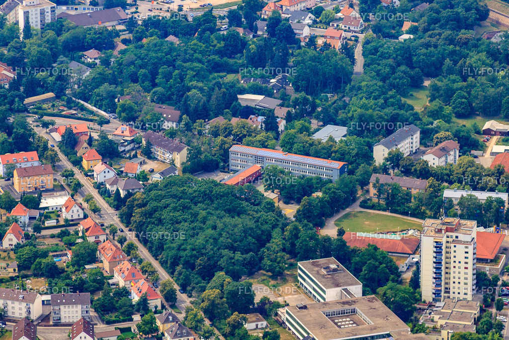 Eduard-Orth-Grundschule https://www.eduard-orth-grundschule.de/ | Luftbild: Eduard-Orth-Grundschule https://www.eduard-orth-grundschule.de/ in Germersheim im Bundesland Rheinland-Pfalz in Deutschland. Foto: IMG_29818.jpg vom 02.07.2010 durch Werner Riehm/FLY-FOTO.de - Realisiert mit Pictrs.com