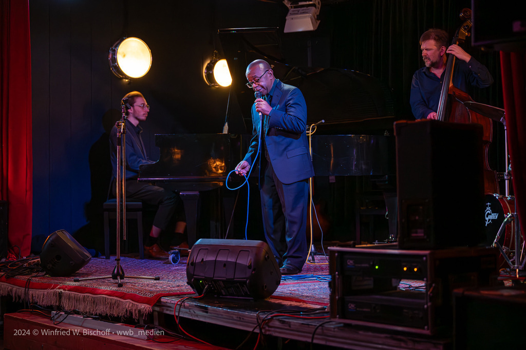 wwb-2411-0070 | <Fotografie> <Video> <Film> <Winfried Bischoff> - Realisiert mit Pictrs.com