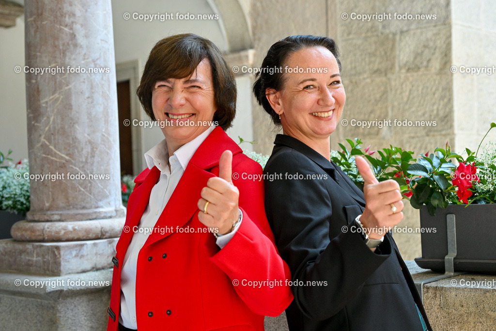 Kick-off-Veranstaltung der Gruendungspraesidentin_ IDSA_ 07.07.2023-89 | 07.07.2023, Landhaus Linz AUT, Kick-off-Veranstaltung der Gruendungspraesidentin, IDSA, im Bild Claudia von der Linden (Vorsitzende des Institute of Digital Sciences Austria (IDSA) Gruendungskonvents), Stefanie Lindstaedt (Gruendungspraesidentin des Institute of Digital Sciences Austria (IDSA))