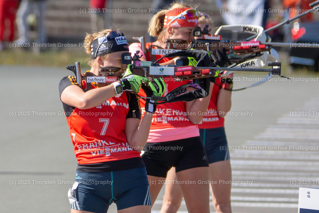 Deutsche Meisterschaften Biathlon 2018 | Deutsche Meisterschaften Biathlon 2018, Massenstart Frauen am 15.09.2018 in der DKB SKI ARENA in Oberhof, (Deutschland)

Bild: Janina Hettich vom SC Schönwald / BwO (7), Denise Herrmann vom WSC Erzgebirge Oberwiesenthal /BwFb (1) - Realisiert mit Pictrs.com