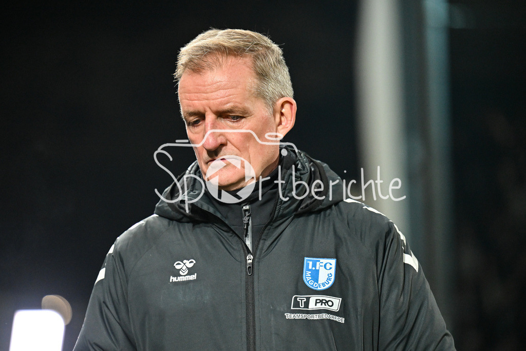 SpVgg Greuther Fürth - 1. FC Magdeburg | FUERTH, GERMANY - 06. FEBRUARY: im Bild Petrik SANDER Trainer 1. FC Magdeburg / Einzelfoto / Freisteller vor dem Match zwischen der SpVgg Greuther Fürth und dem 1. FC Magdeburg am 21. Spieltag der 2. Bundesliga im Sportpark Ronhof Thomas Sommer
