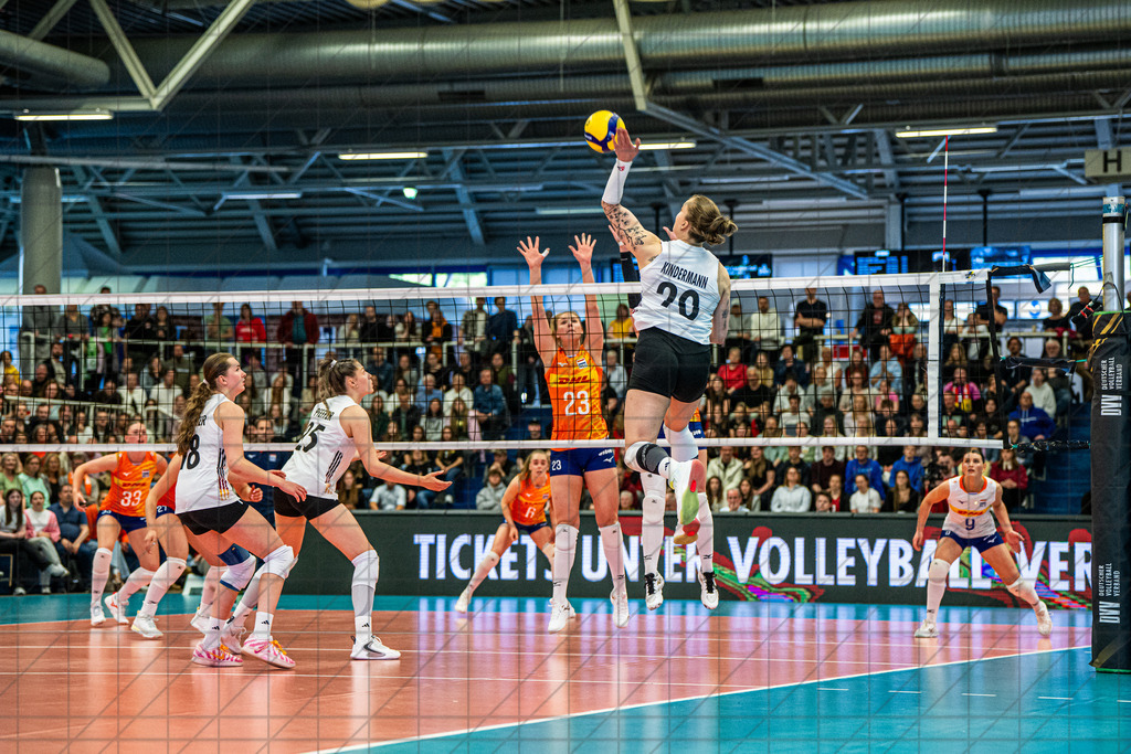 DVV | Nationalmannschaft Damen vs. Niederlande | Lena Kindermann (Diagonal #20, TeamD)//  17.05.26: DVV | Nationalmannschaft Damen vs. Niederlande / Münster / Deutschland  //   CREDIT:www.bullenfotos.de, Martin König, Hörner Weg 40, D-49078 Osnabrück, +4917663732967 // Nutzung und Weitergabe nur zu den vereinbarten Zwecken. Presseanfragen an Ersteller. Alle Rechte beim Ersteller. Honorierung nach MFM. - Realisiert mit Pictrs.com