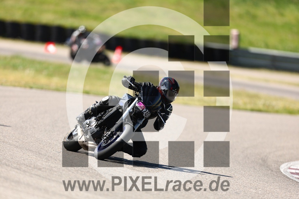 0240-20260426_01638 | Schöne Erinnerungen an spannende Momente - das festzuhalten ist unser Job. PIXELrace.de ist seit 2003 auf den Rennstrecken Europas unterwegs um die Action draußen beim Fahren und die wunderbare Stimmung imm Fahrerlager für euch einzufangen.