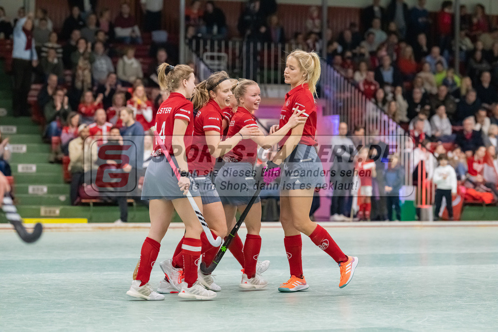 HK_20230128_103433 | 1. Bundesliga 1/4 Finale ( Damen ) Rot-Weiss Köln - Club an der Alster am 28.1.2023 Rot-Weiss Köln  , Köln , Emma Davidsmeyer ( Club an der Alster #9 ) , Nele Sophie Aring ( Club an der Alster #14 ) , Viktoria Martha Huse ( Club an der Alster #25 )