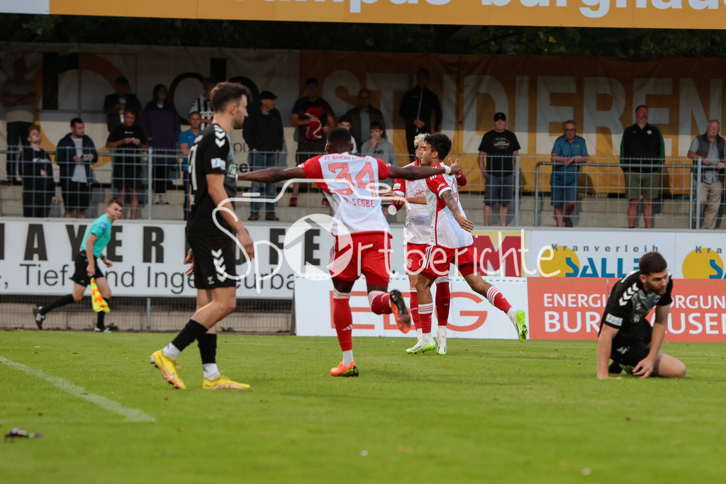SV Wacker Burghausen - FC Bayern Amateure | Ausgleich fuer die Amateure / Lucas COPADO SCHROBENHAUSER (FCB #9) juebelt ueber seinen Treffer zum 3-3 / Tor / Jubel