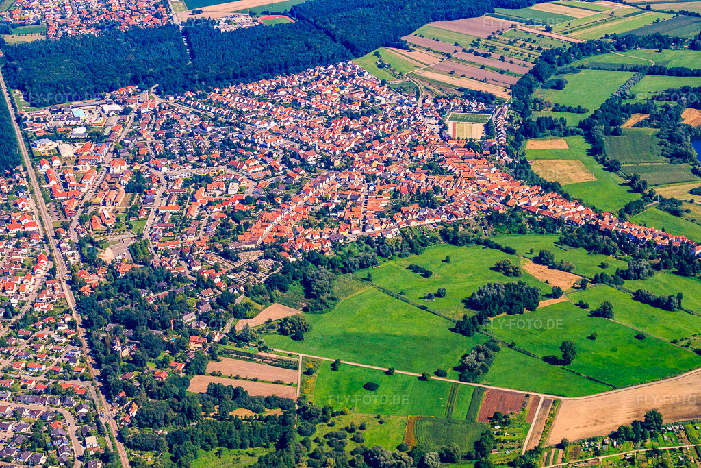 Luftbild: Schillerstr in Jockgrim im Bundesland Rheinland-Pfalz in Deutschland. Foto: IMG_32189.jpg vom 20.08.2010 durch Werner Riehm/FLY-FOTO.de