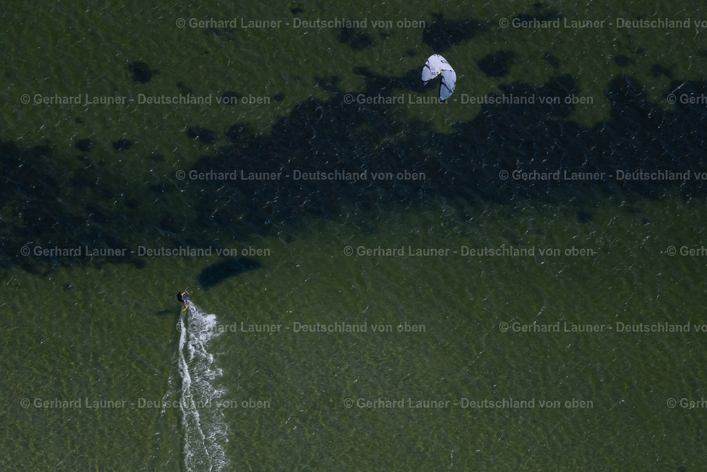 4037951 | Kitesurfer bei Laboe