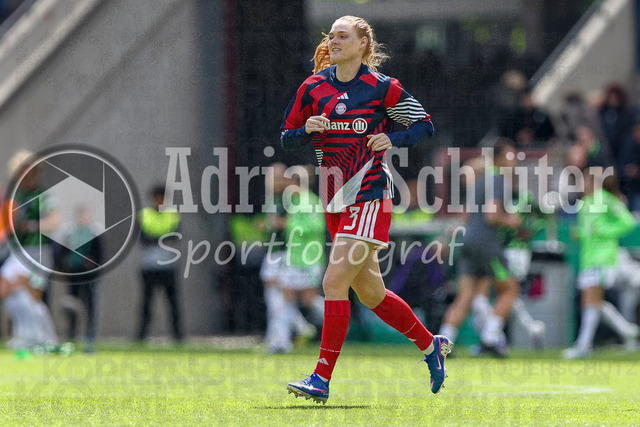14.05.2026, GER, Fussball, Frauen, DFB-Pokal, Finale, Saison 2025/2026, VfL Wolfsburg - FC Bayern München | Stine Ballisager (Bayern) schaut