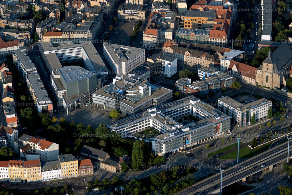 4062549 | HALLE (SAALE) 08.09.2021 MDR- Landesfunkhaus mit der Konzerthalle Händelhalle und Spitze in Halle ( Saale ) im Bundesland Sachsen-Anhalt. // MDR State Broadcasting House Concert Hall Haendelhalle and peak in Halle (Saale) in Saxony-Anhalt. Foto: Gerhard Launer