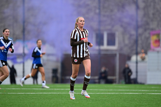 Fußball I Frauen I Saison 2025-2026 I Regionalliga Nord I 10. Spieltag I FC St. Pauli - Hamburger SV U20 I 11231 | Der Sportfotograf. - Realisiert mit Pictrs.com