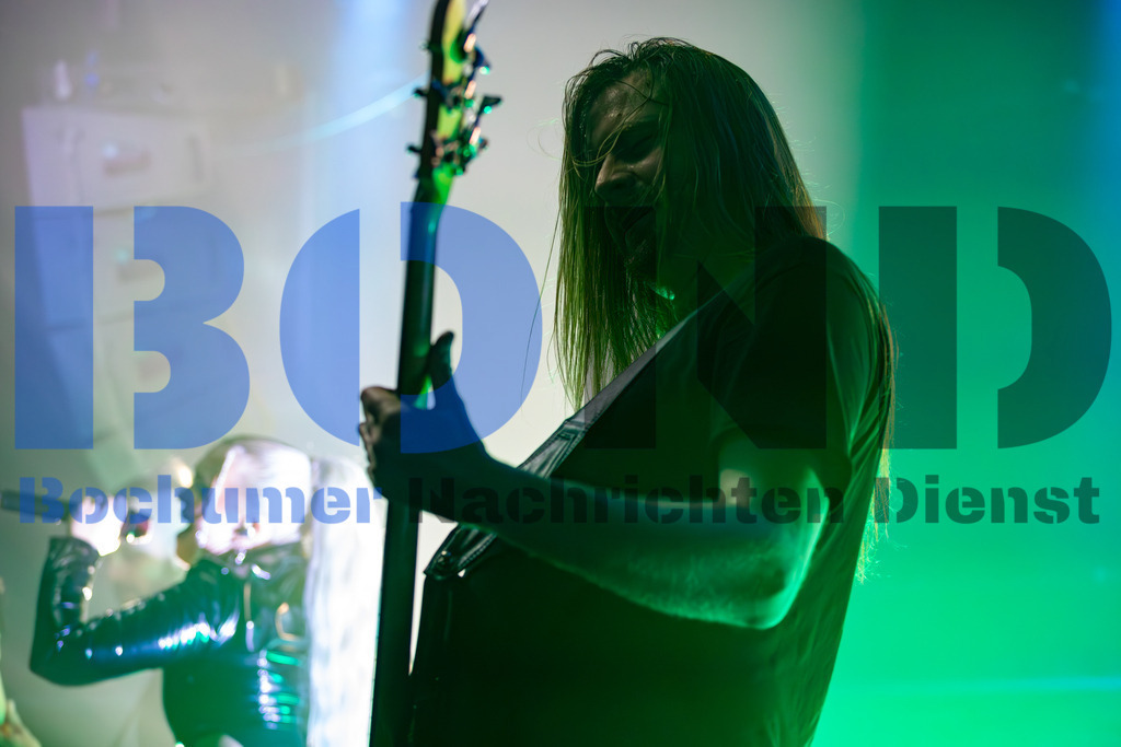 SES_ENEINS20250227-25 | bond - Realisiert mit Pictrs.com