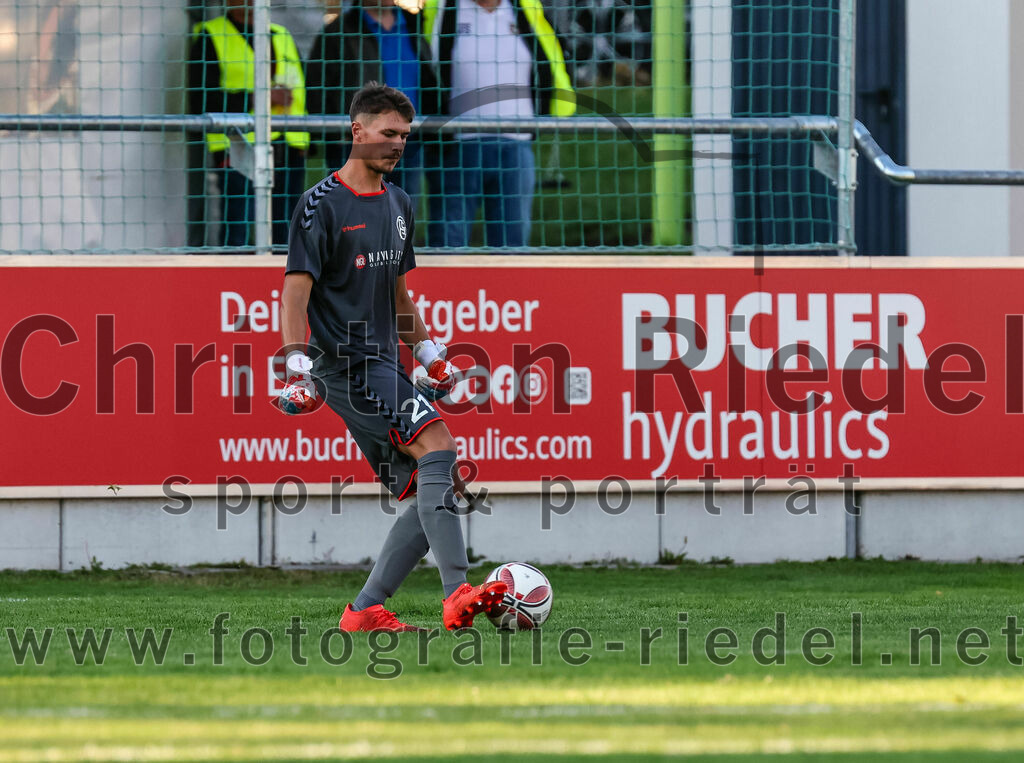 2023-08-01_036_FC_Schwaig_gegen_FC_Deisenhofen | Oberding, Deutschland, 01.08.2023:
Fußball, Toto-Pokal 2023 / 2024, 1. Spieltag, FC Schwaig gegen FC Deisenhofen, Endergebnis: 2:3

Torwart Philipp Strunk (FC Schwaig, #30)

Foto: Christian Riedel / fotografie-riedel.net